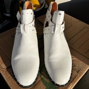 Halogen Hailey Booties White